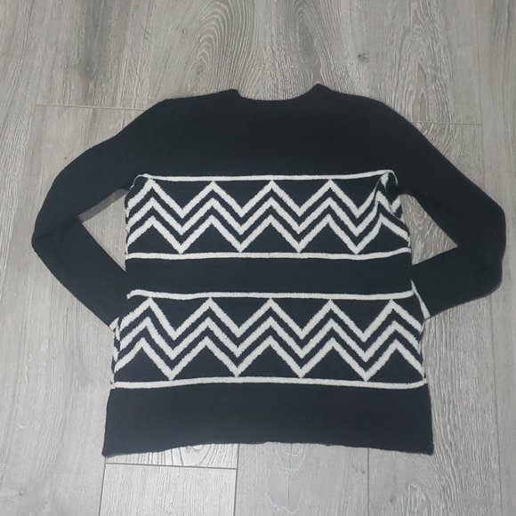 Forever 21 Sweater - Picture 2 of 3